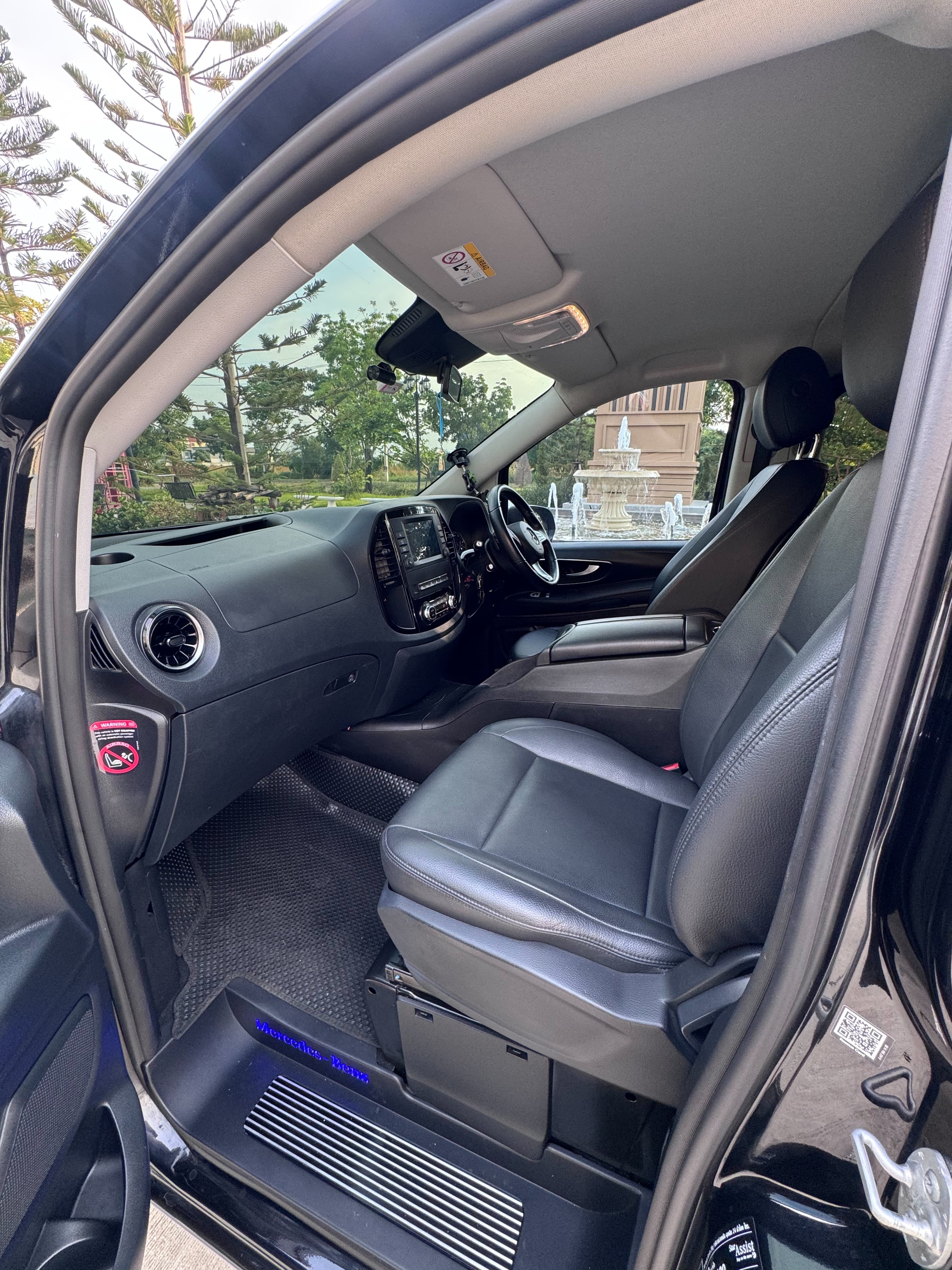Mercedes-Benz Vito full body view